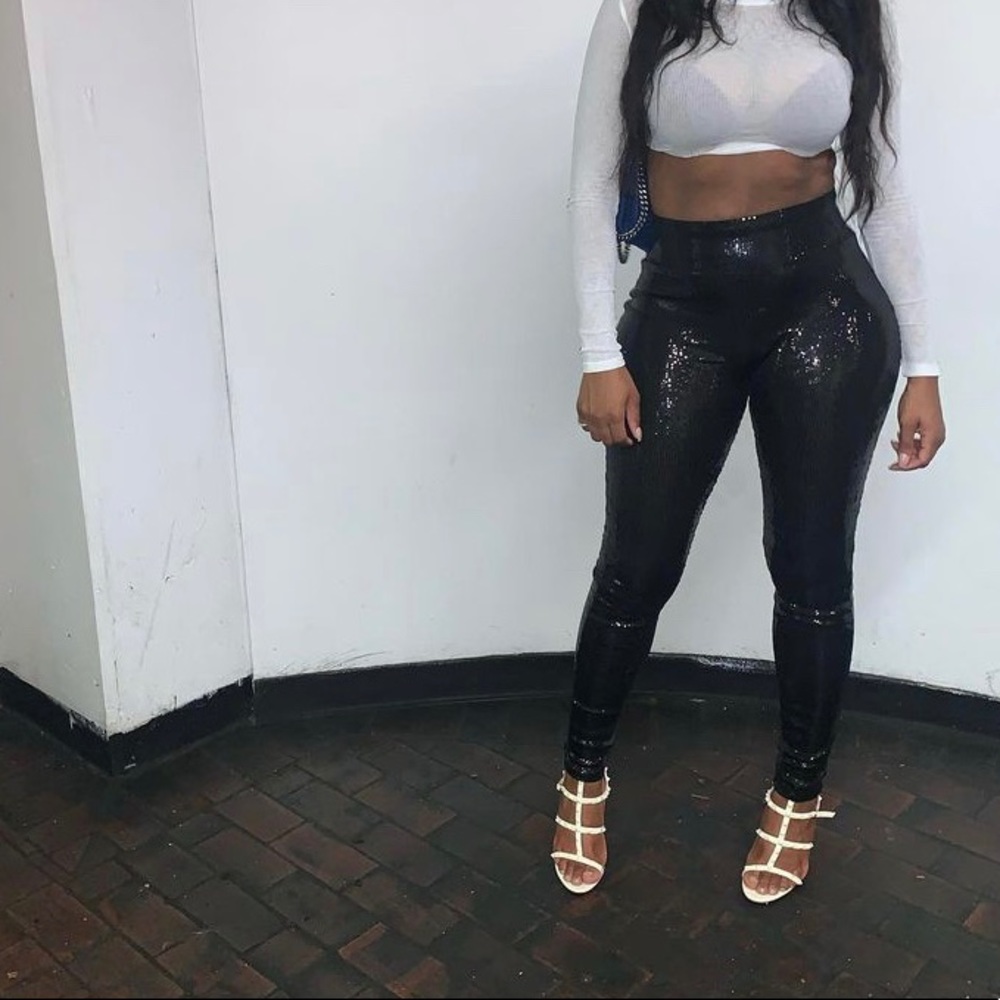 Sleek, High-Waist Pants/Leggings